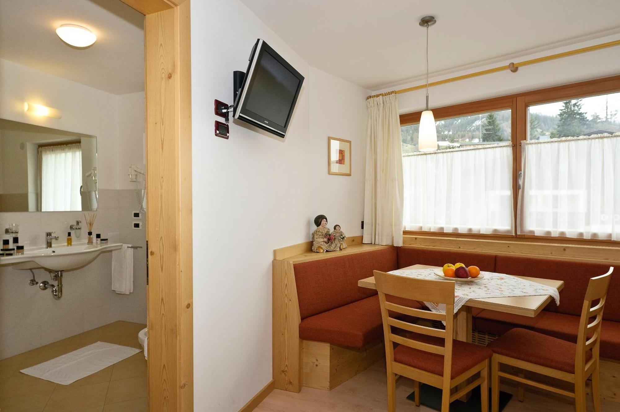 Residence Ciasa Mirasas Бадия Стая снимка